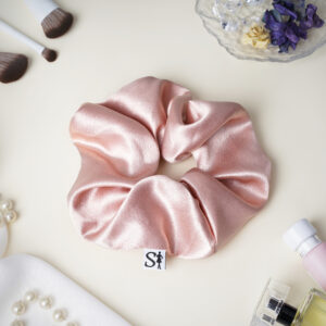 LILU – satynowa gumka do włosów scrunchie Champagne