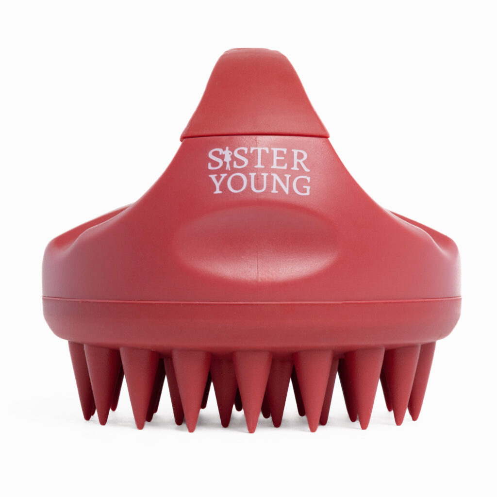 Szczotka Sister Young AURA Cherry Red widziana od przodu, z logo marki i wypustkami skierowanymi w dół.