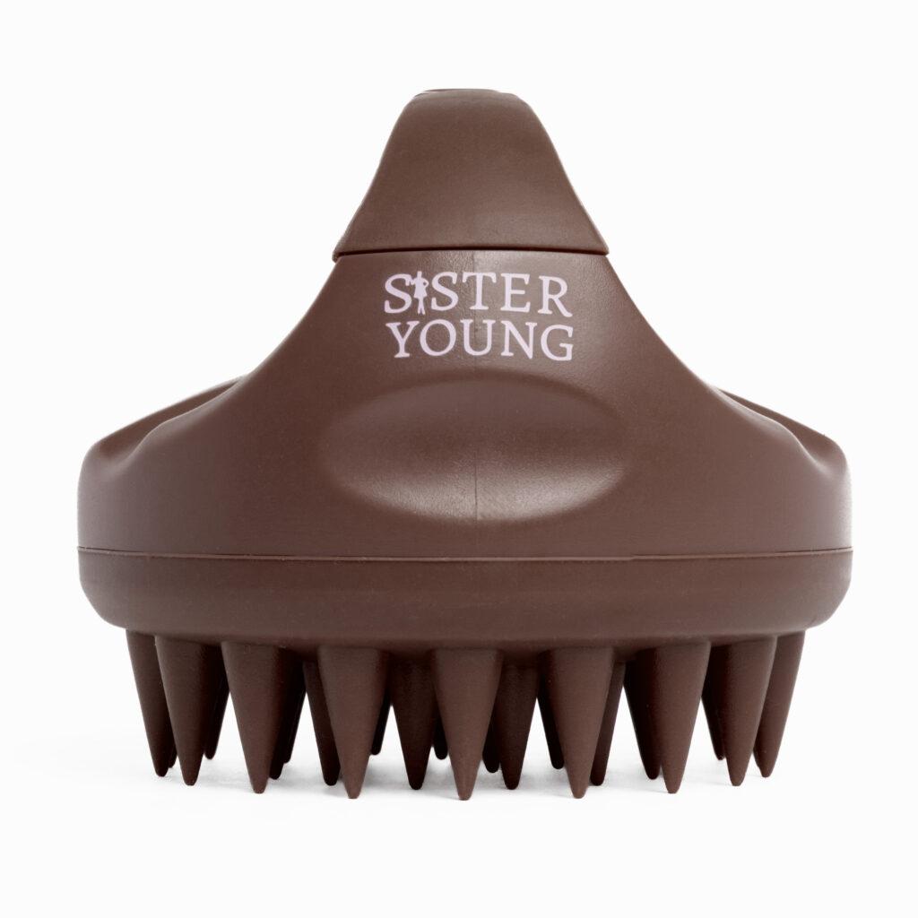 Szczotka Sister Young AURA Chocolate Coffee widziana od przodu, z logo marki i wypustkami skierowanymi w dół.