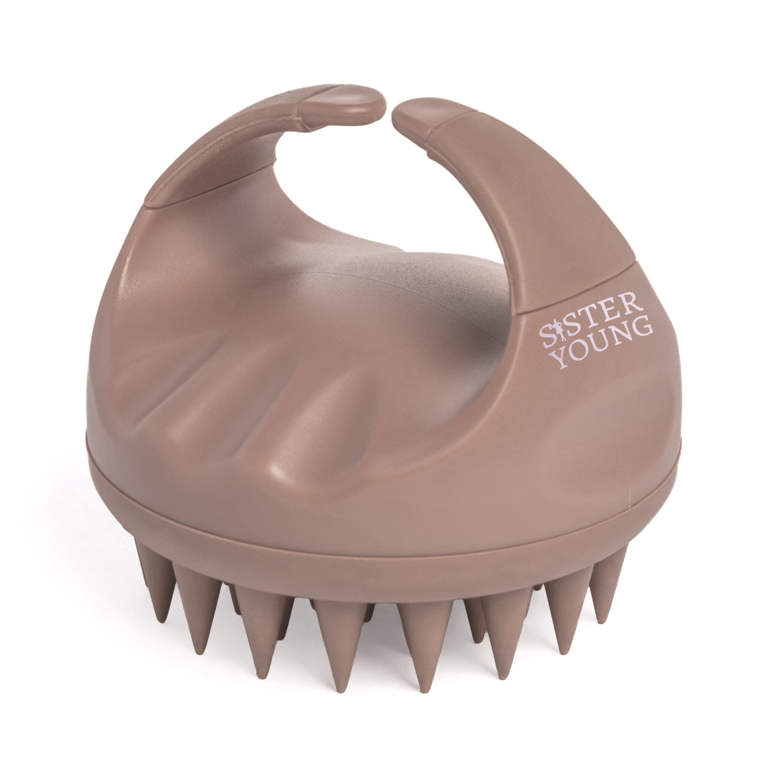 Szczotka Sister Young AURA Cinnamon Mocha pokazana pod kątem, z widocznym otworem w uchwycie i wypustkami pod podstawą.