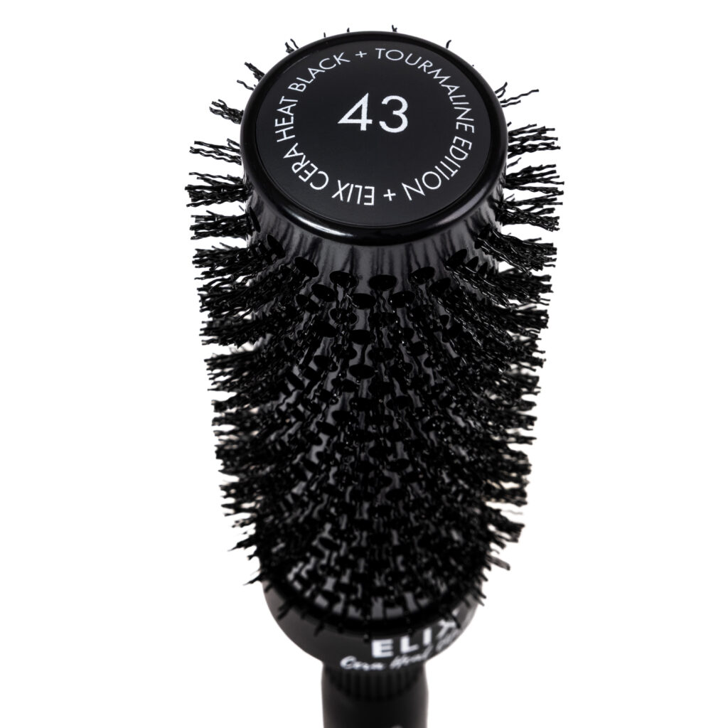 Zbliżenie główki i włosia szczotki Sister Young ELIX BLACK+ z oznaczeniem rozmiaru 43 mm