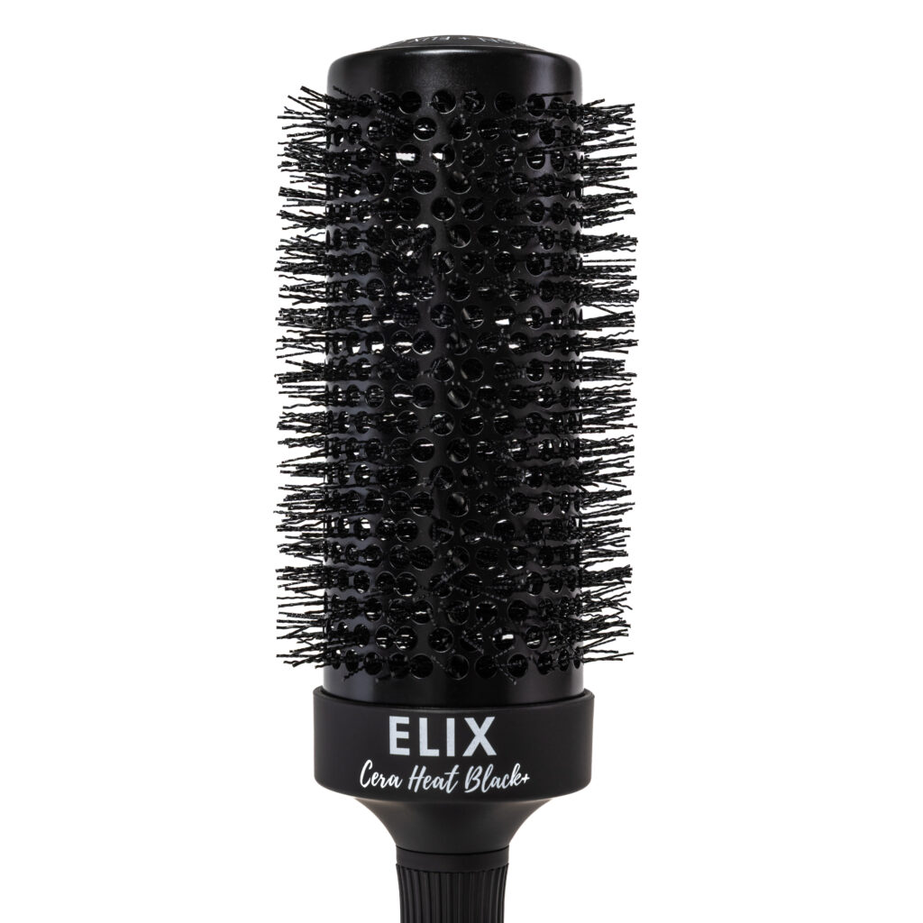 Zbliżenie główki i włosia czarnej szczotki Sister Young ELIX BLACK+ 53 mm na białym tle