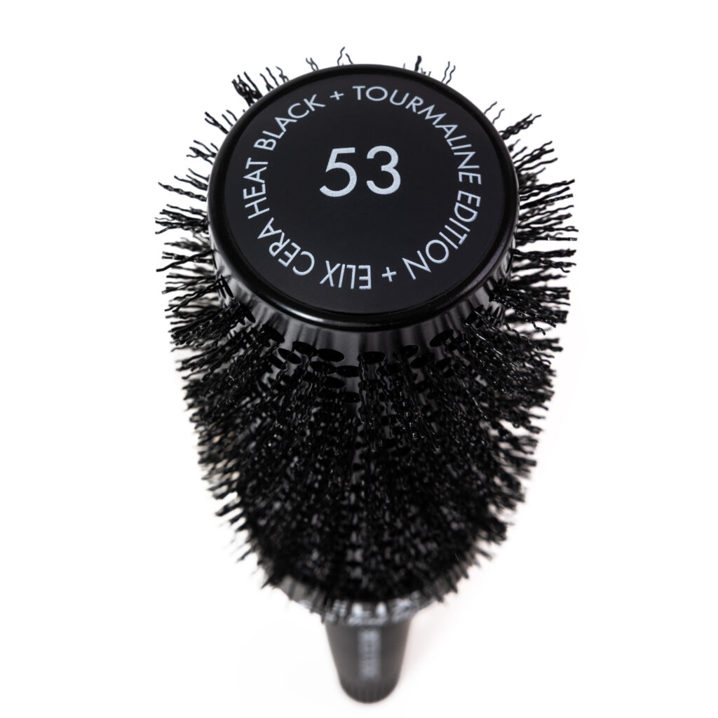 Zbliżenie główki szczotki Sister Young ELIX BLACK+ z oznaczeniem rozmiaru 53 mm i widocznym włosiem